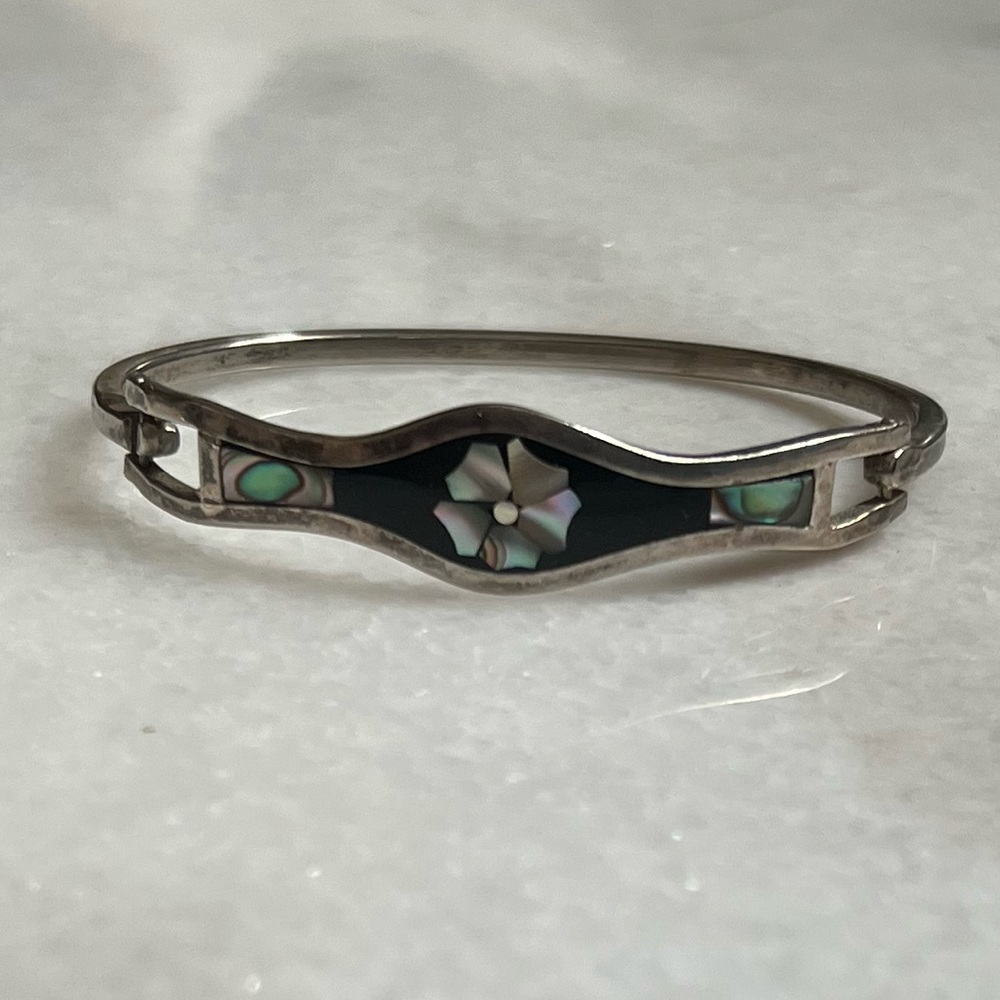 Silver Tone Abalone Flower Inlay Bracelet - Black & Iridescent